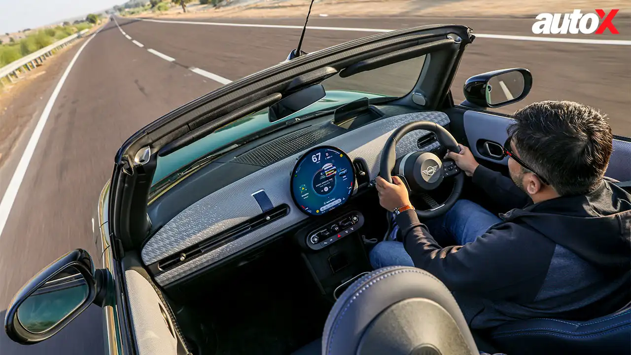 Mini Cooper S Convertible_Steering-Console-And-Instrumentation.jpg