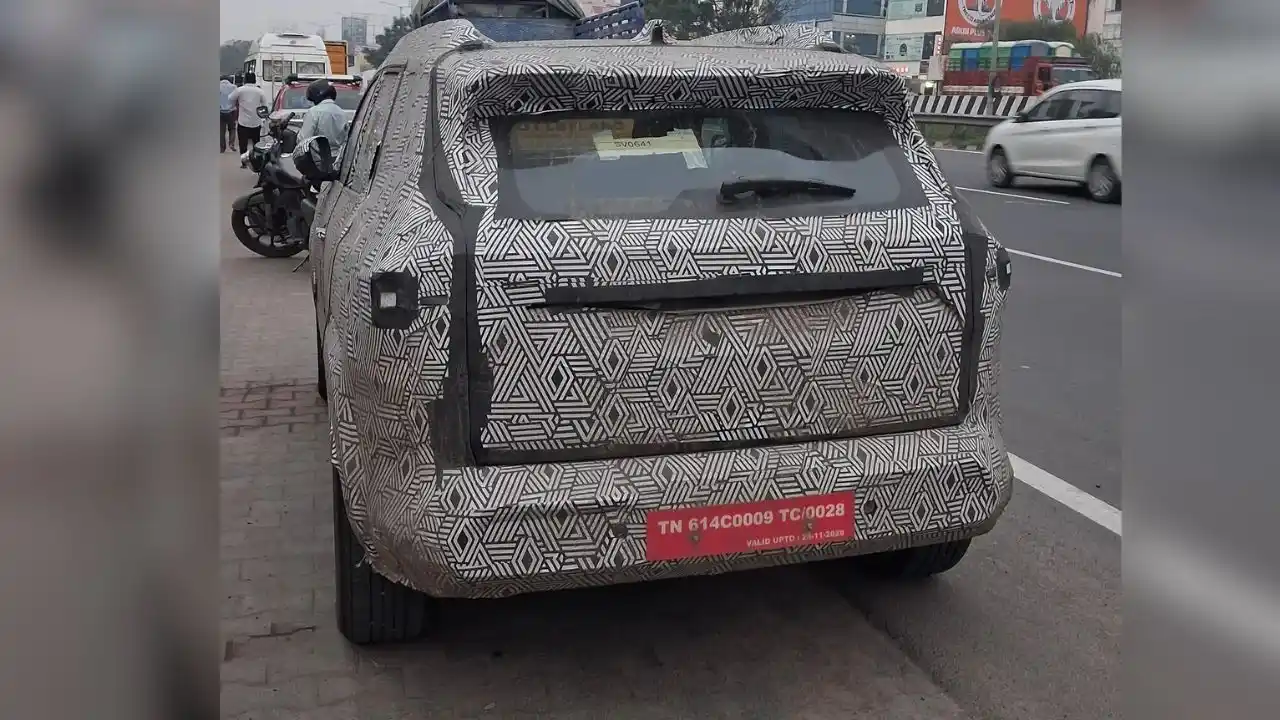 New Renault Duster Spied in India Rear Shot.jpg
