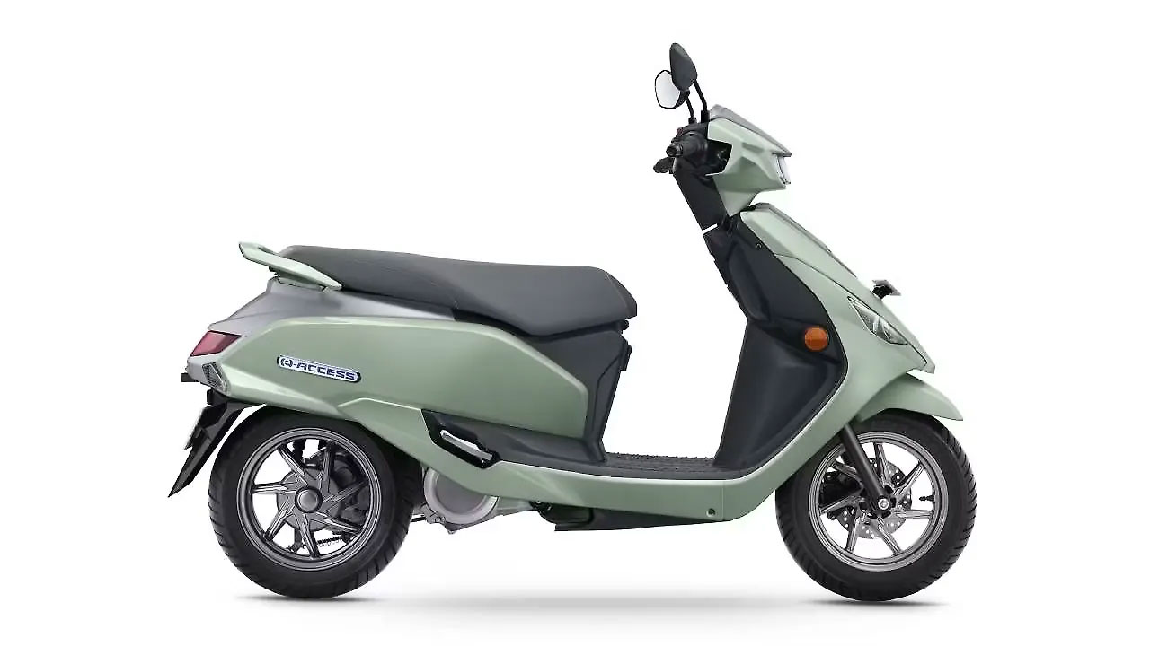 Suzuki E Access Pearl Jade Green and Metallic Mat Fibroin Gray