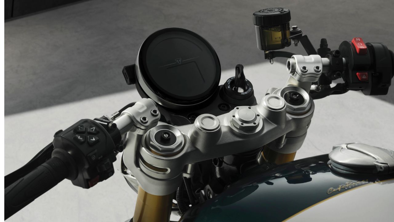 Triumph Speed Twin 1200 Cafe Racer Edition int cluster.jpg