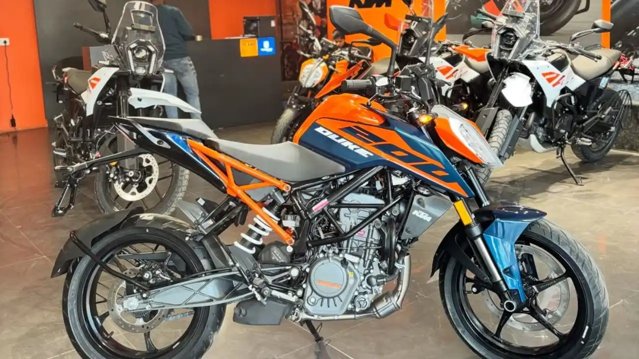 KTM 200 Duke Updated with Larger Front Disc, Lighter Alloy Wheels