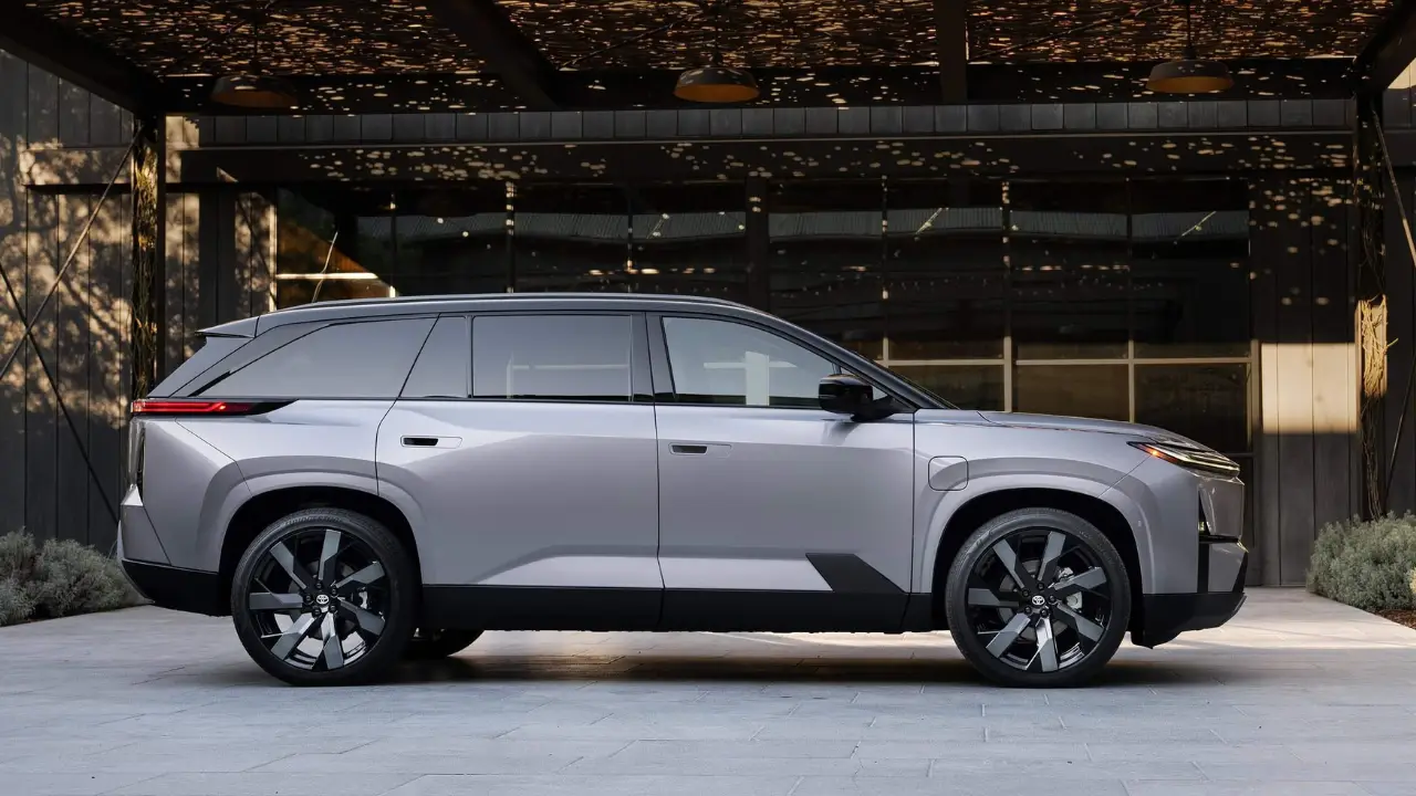 2027 Toyota Highlander Electric SUV Side.png