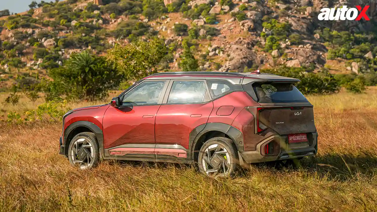 Kia Seltos-Rear-Three-Quarter.jpg
