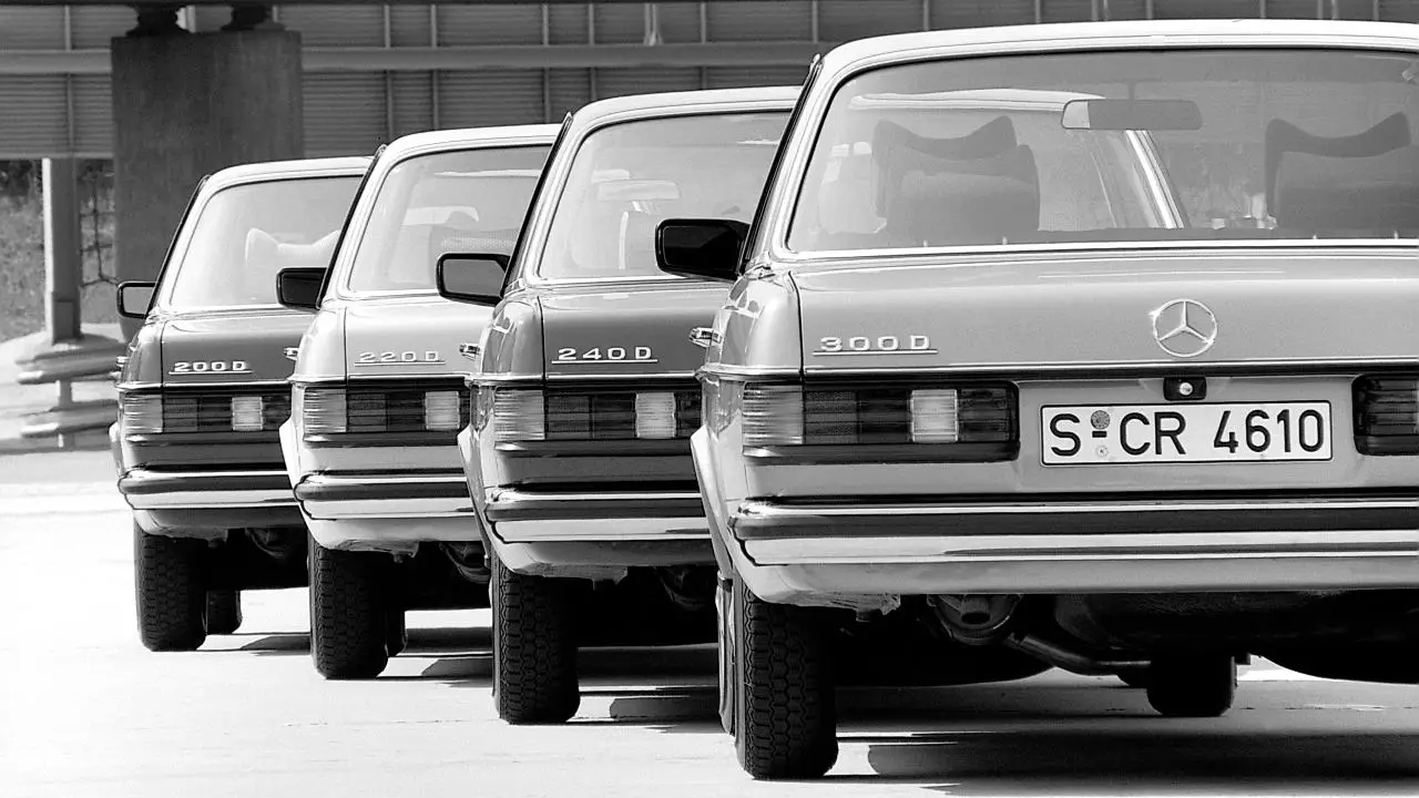 Mercedes-Benz_W123_50_Years_Srini_Opinion_2.jpg