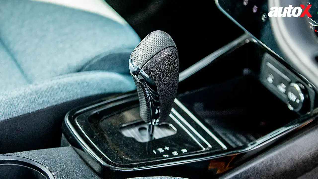 Tata Punch-gear-lever.jpg