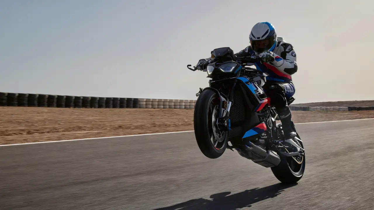 2026 BMW M 1000 R  (1).png