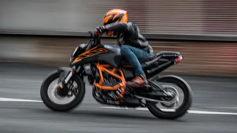 KTM 390 Duke (1) 1773647217567