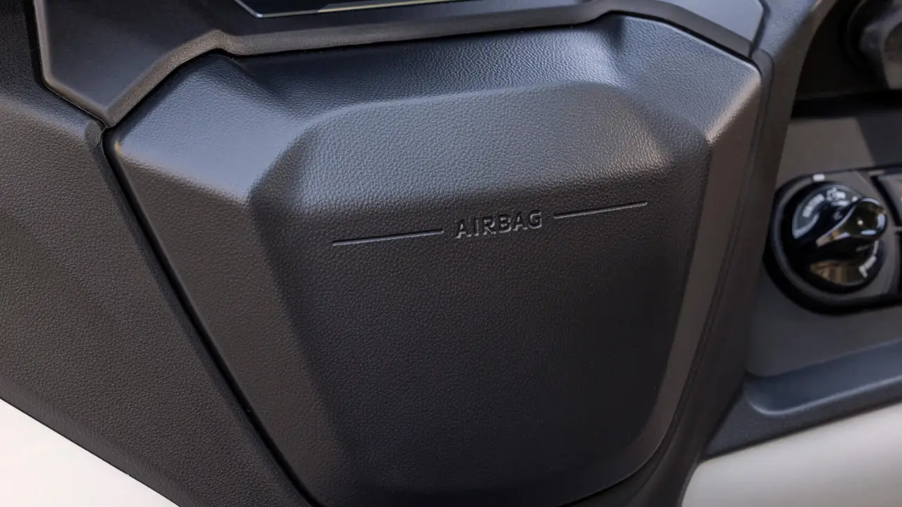 2026 Yamaha Tricity 300 Scooter airbag.png