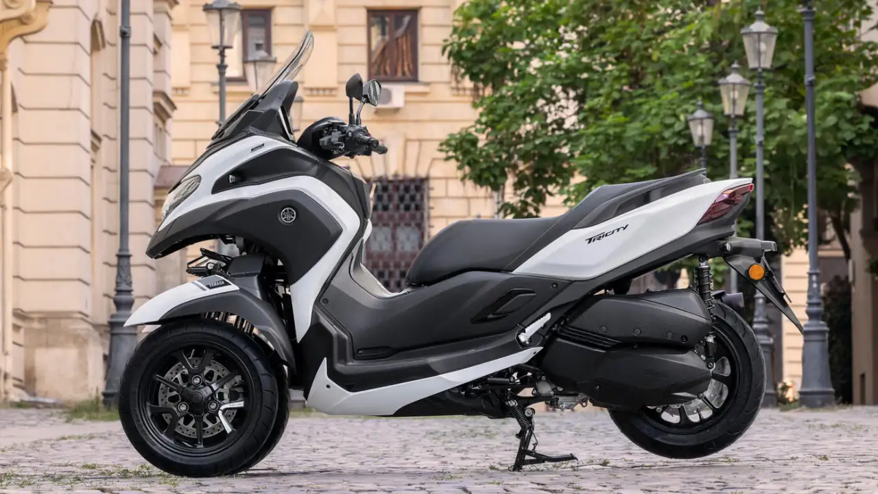 2026 Yamaha Tricity 300 Scooter side shot.png