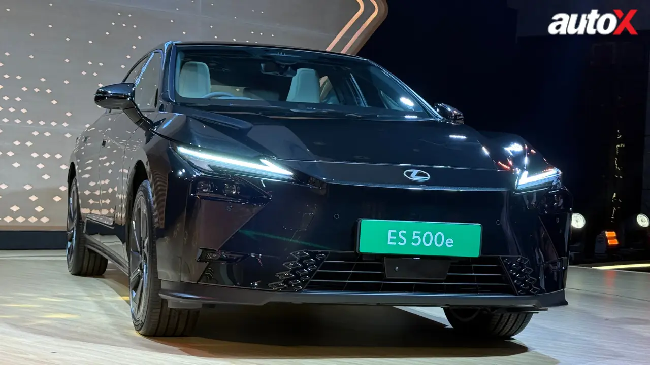 Lexus ES 500e Front.png