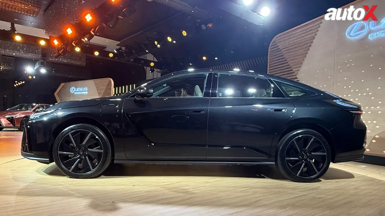 Lexus EX 500e side.png