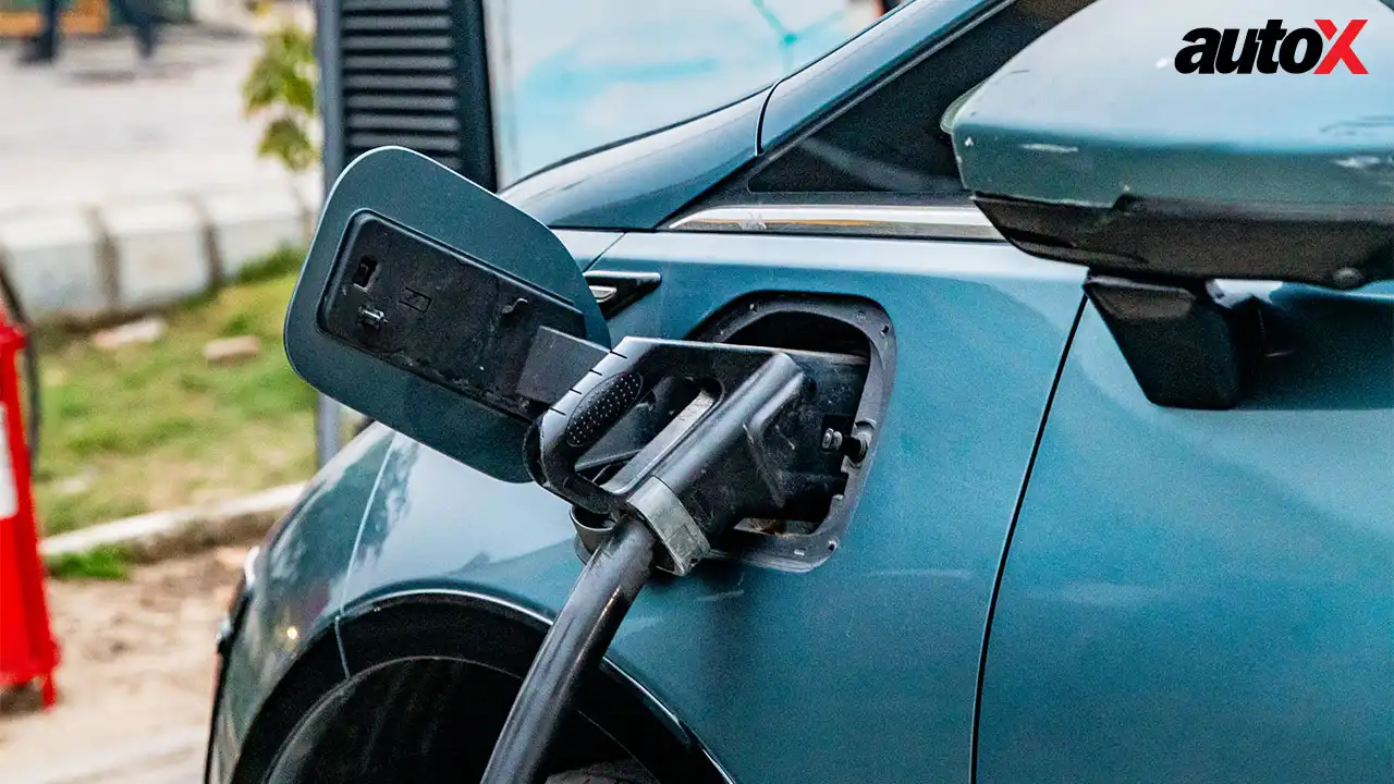 MG Windsor EV-Fuel Lid.jpg