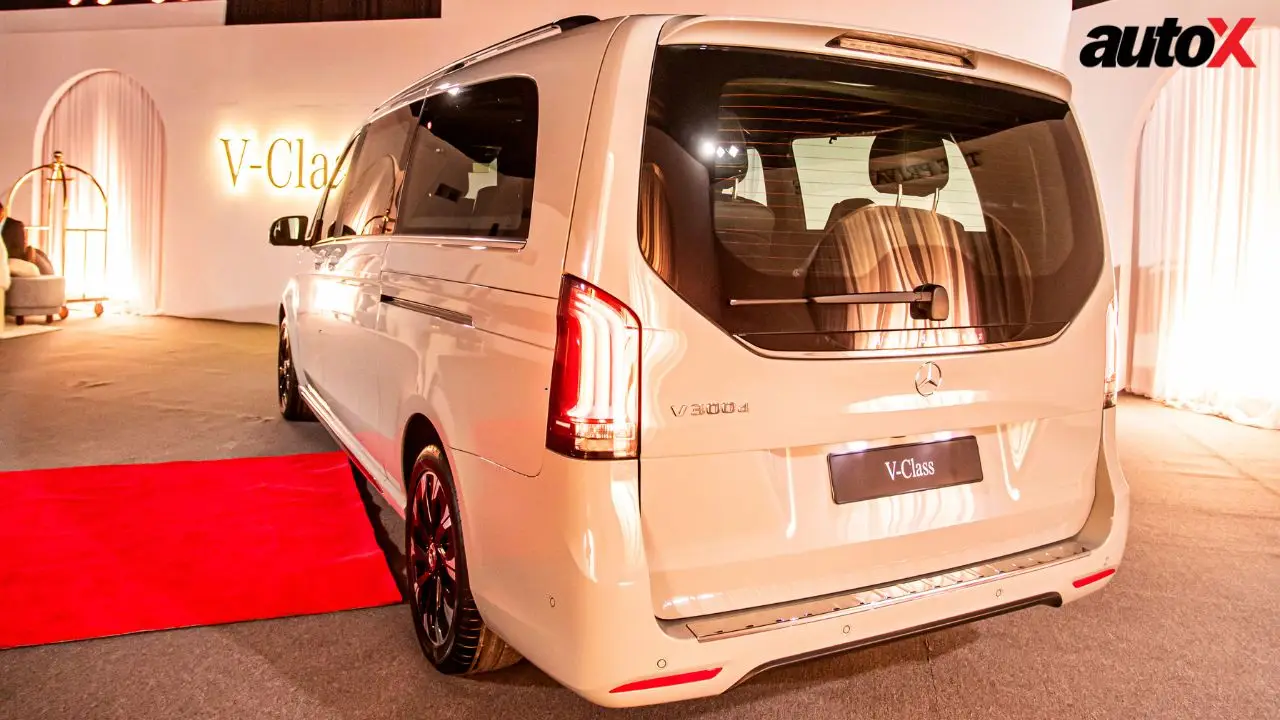 Mercedes-Benz V-Class Rear (1).jpg