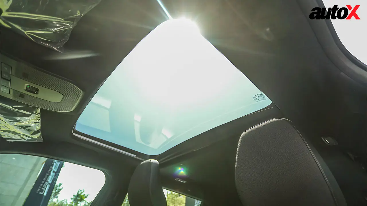 Toyota Urban Cruiser Ebella-Sunroof-top.jpg