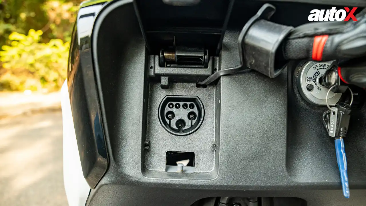 Yamaha EC-06 Charging Port.png