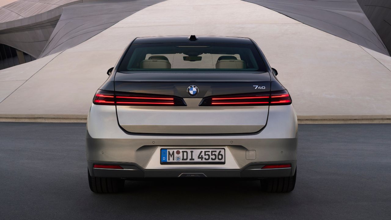 2027 BMW 7 Series Rear.jpg.jpeg