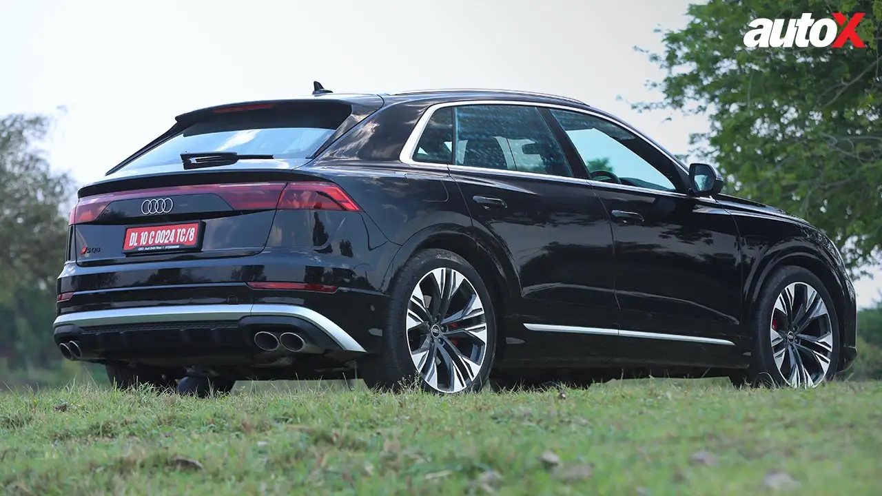 Audi SQ8 rear quarter.jpg
