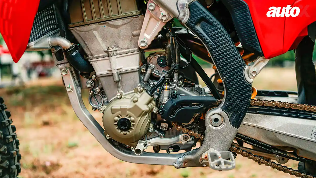 Ducati Desmo450 MX-Engine-Close-Up.jpg