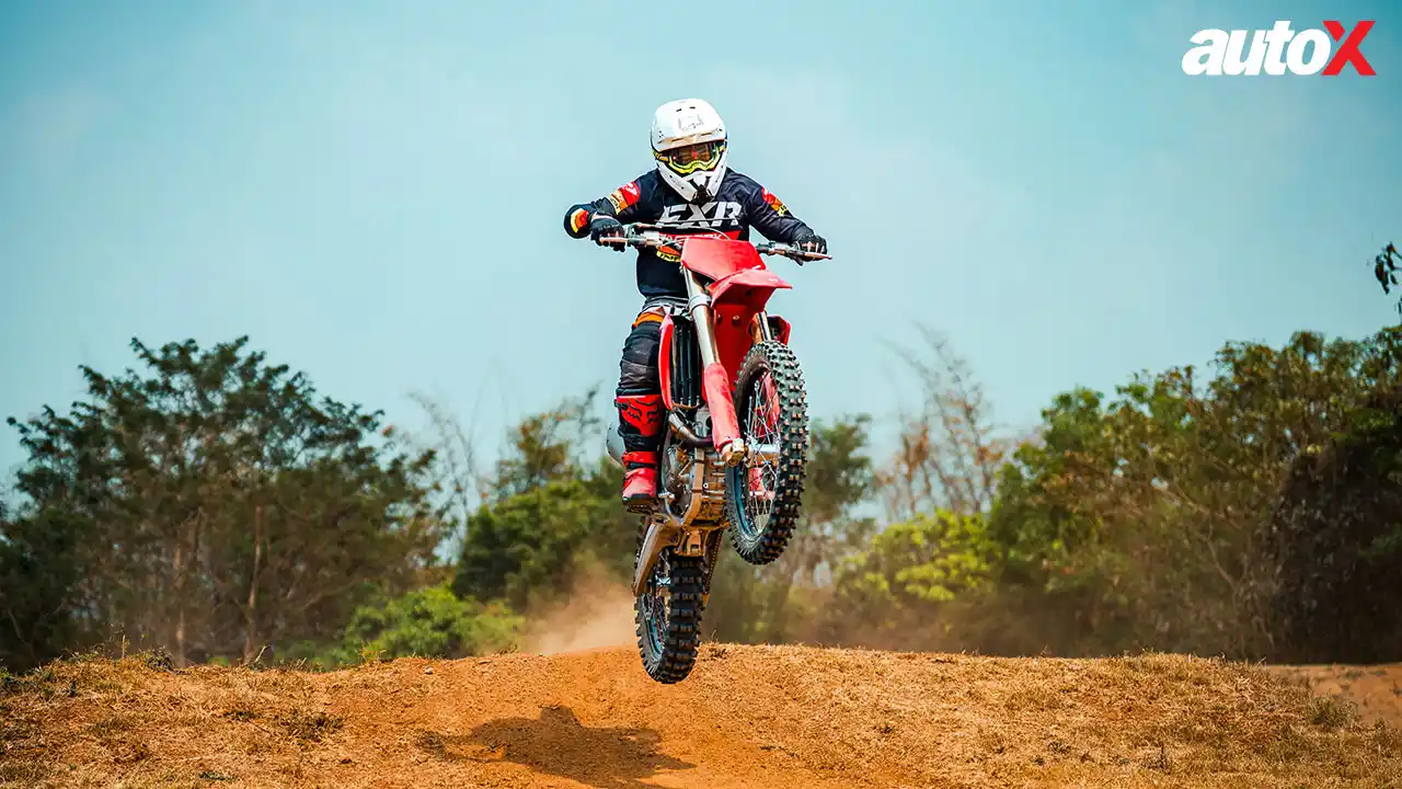 Ducati Desmo450 MX-Motion-2.jpg