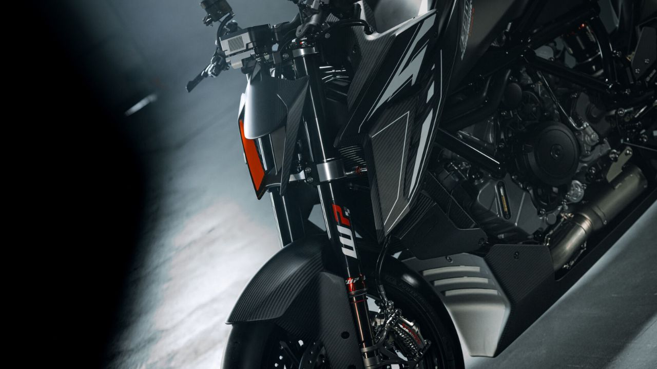 KTM 1390 SUPER DUKE RR TRACK 1.jpg