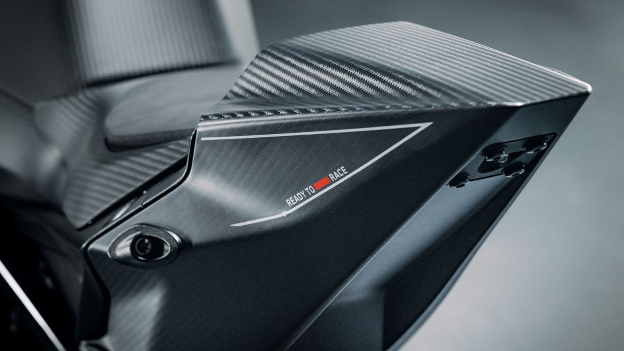 KTM 1390 SUPER DUKE RR TRACK 2.jpg