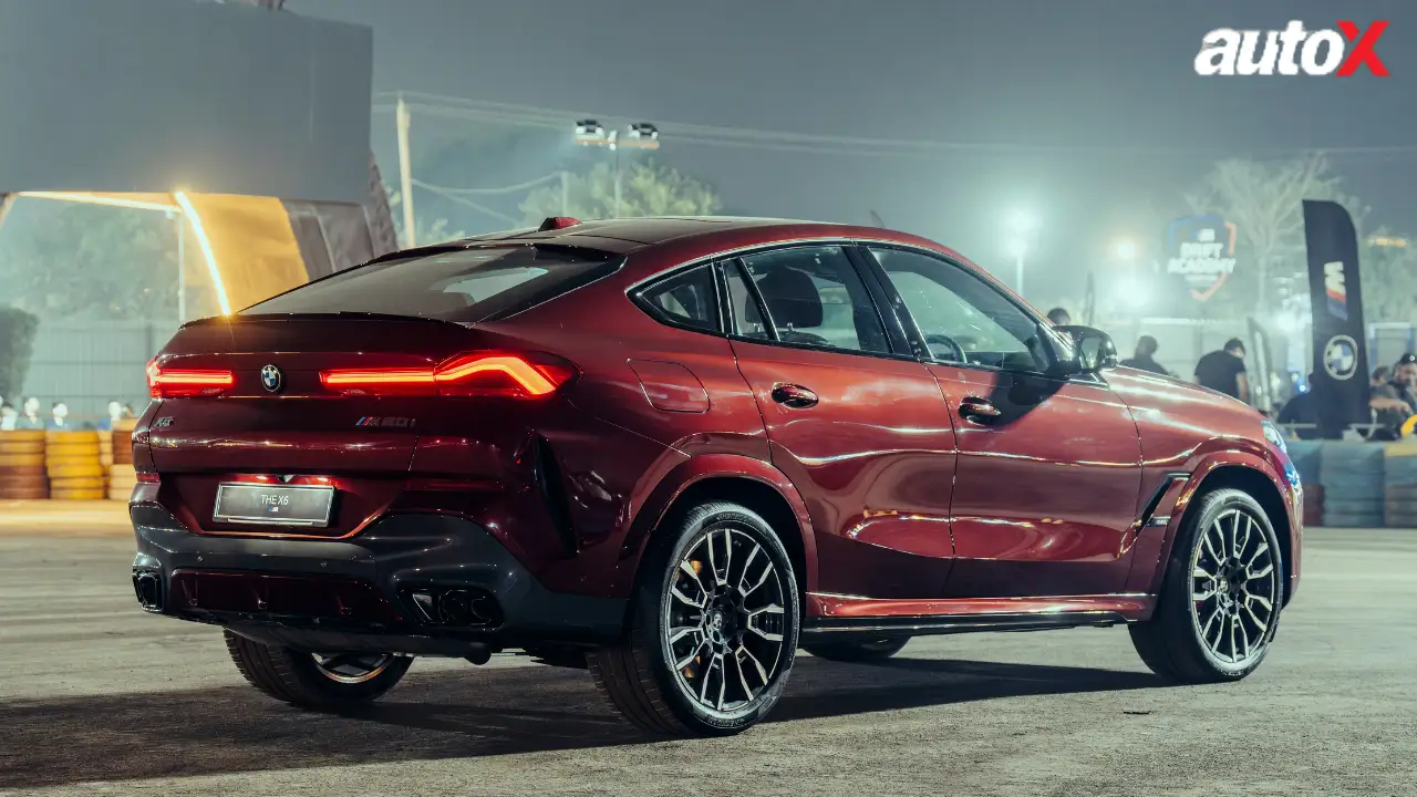BMW X6 M60i Coupe-SUV Rear.png