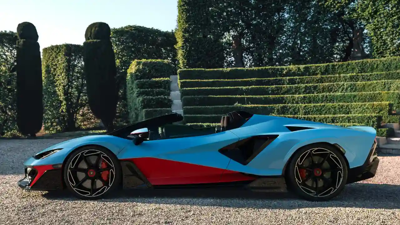 Lamborghini Fenomeno Roadster side.png
